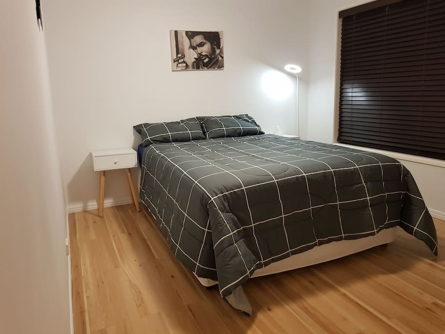 queen bedroom