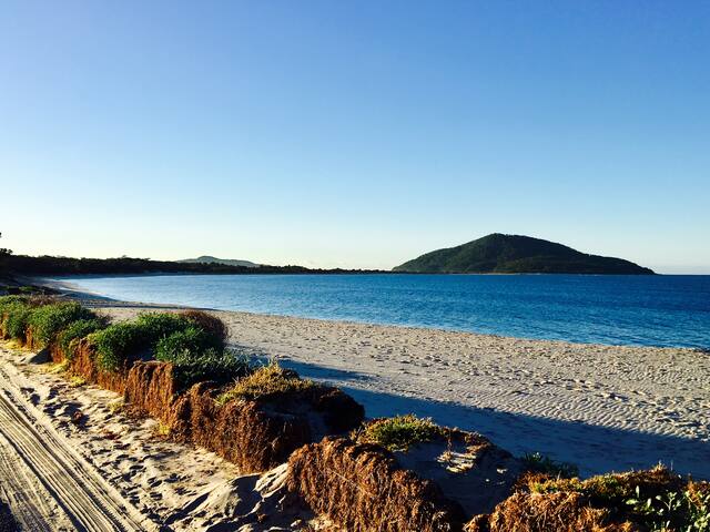 Hawks Nest Modern Beach House gallery image 2