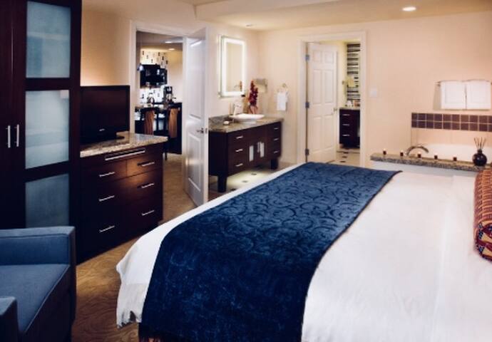 Prime Location – 2BD/2BA Villa on Las Vegas Blvd! gallery image 5