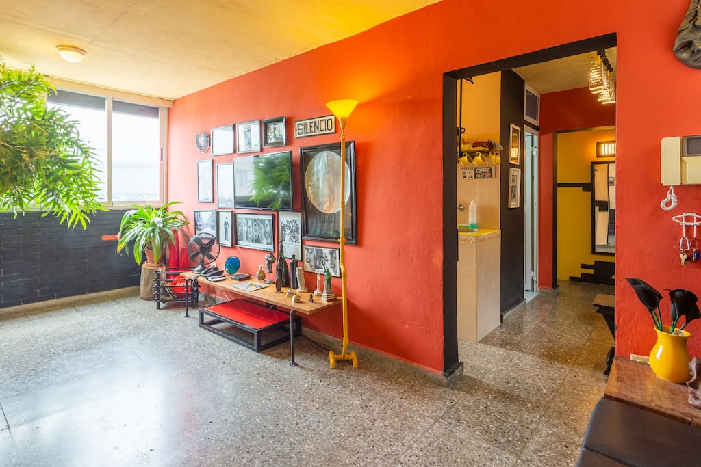 Valdes & Valdes 20 Floor Nice Views  +Wi-Fi - La Habana의 아파트에서 살아보기, 쿠바