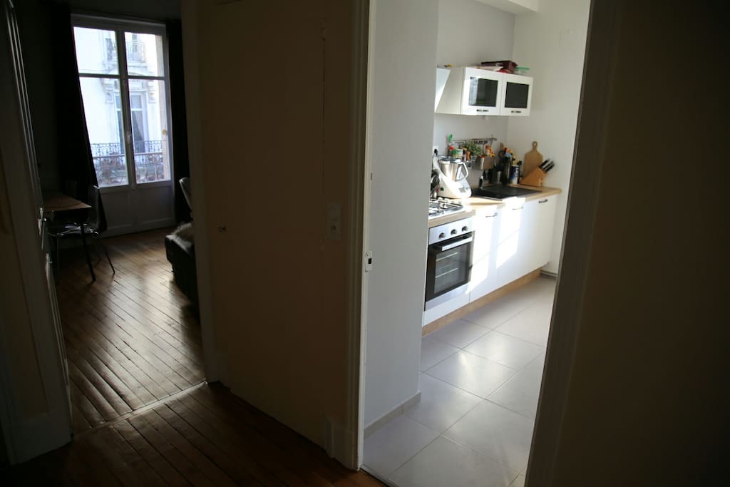 L'entrée avec vue sur la cuisine