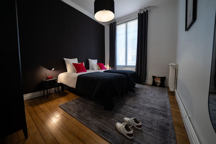 Bedroom 2
1 king-size double bed or 2 single beds (modular)