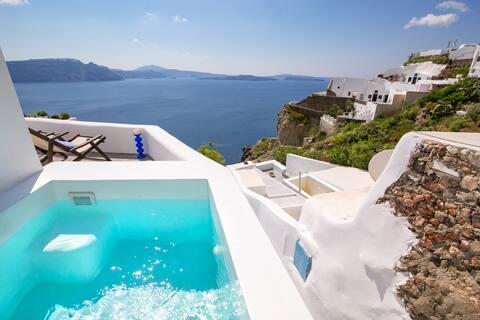 Deluxe Villa with outdoor Jetted Tub & Sea View