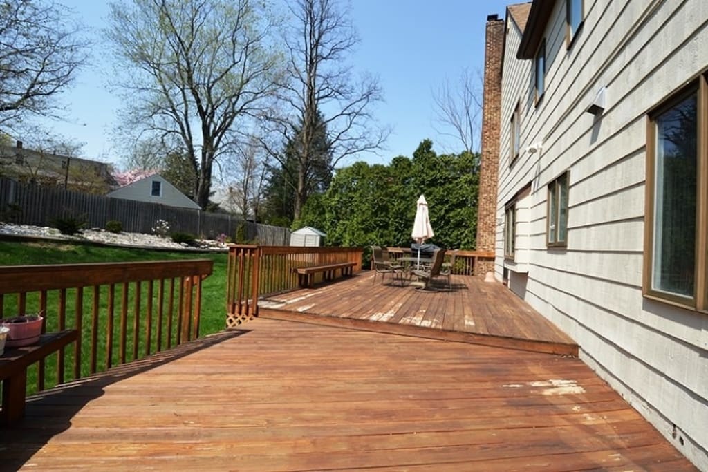 40 ft deck with grill
