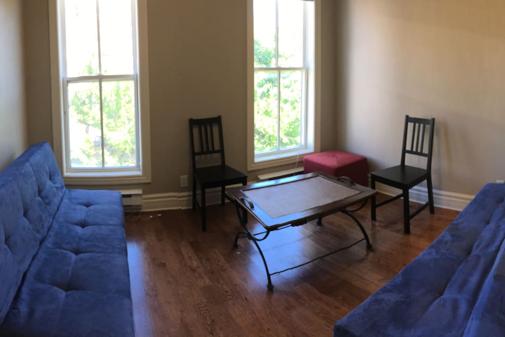 Sun drenched 3rd bedroom / den with views of C.N. Tower. Featuring 2 fold down (twin size) couches to allow our guests to enjoy the room both as a living space and 3rd bedroom (as needed).