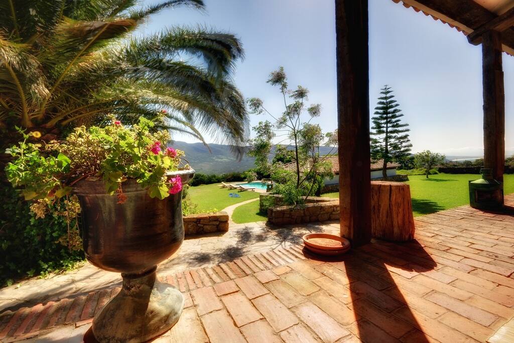 Vista del jardín desde la casa