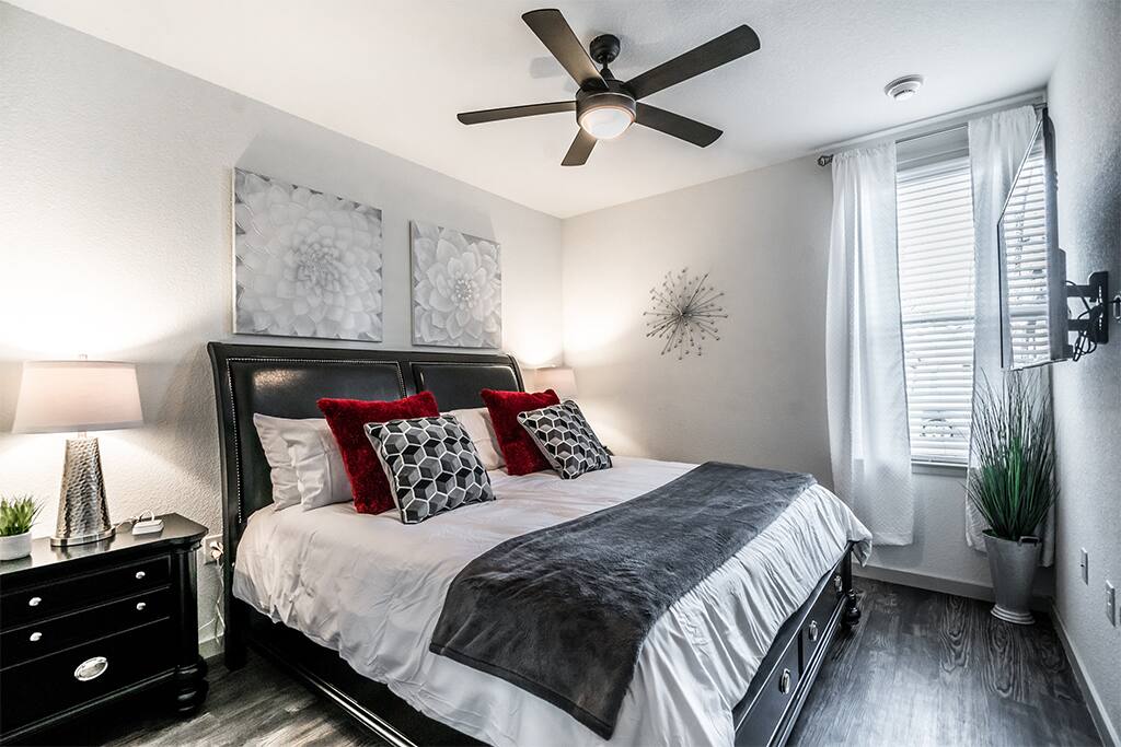 Your best night of sleep awaits in this king-size mattress.