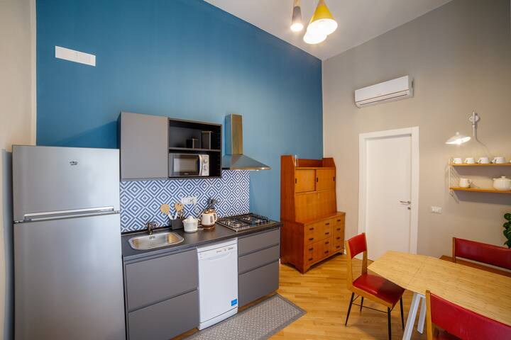 Bellini Design Complete Apartment, three bd+3 bath gallery image 3