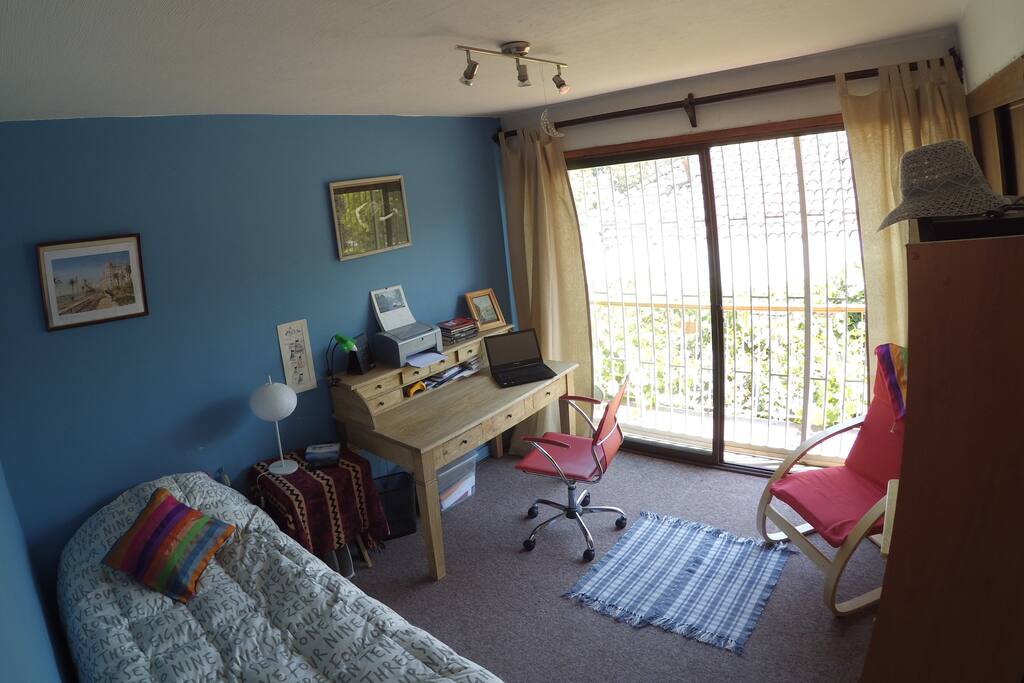 Amplia habitación luminosa
