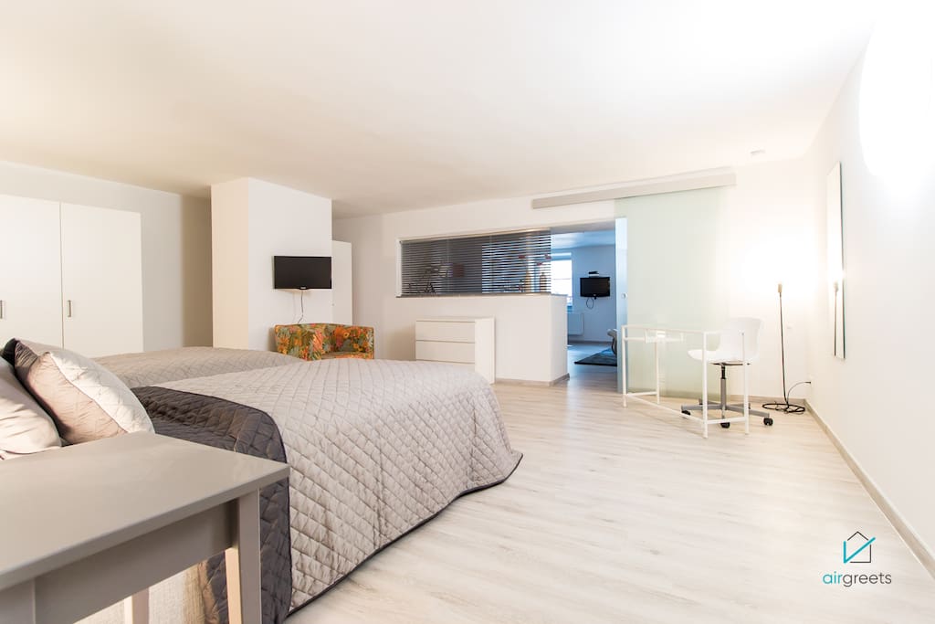Work and entertainment can be combined in the bedroom.