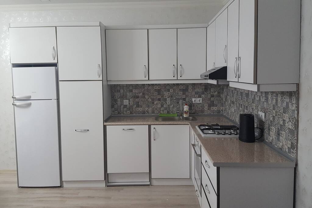 kitchen with dish mashiene and oven