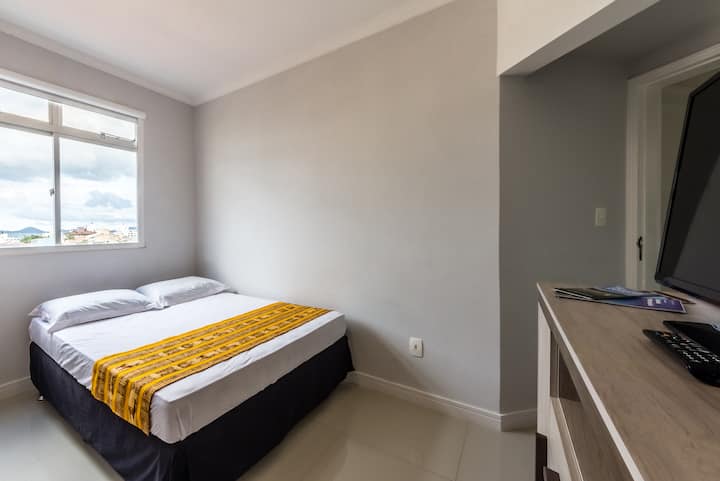 ห้องนอนพร้อมเตียงคู่ (ขนาดกลาง)