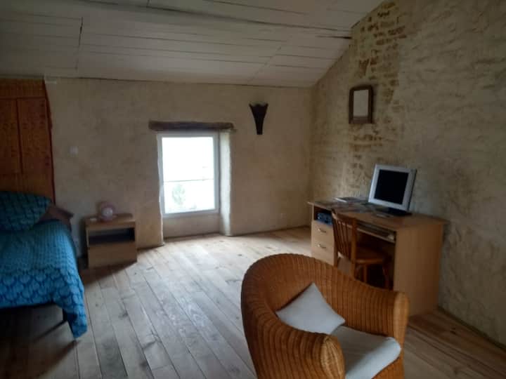 Chambre Double Sous Les Toits, Entre 3 Et 5 Places - Saint-Maixent-l'École