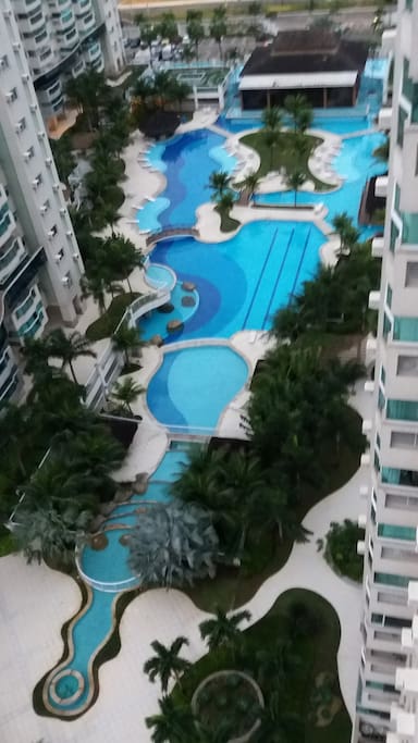 Vista piscinas e Quadra de Areia