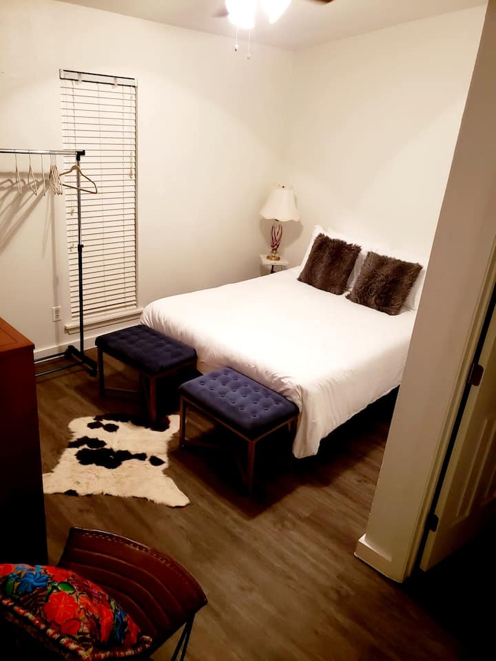 Queen Bedroom 