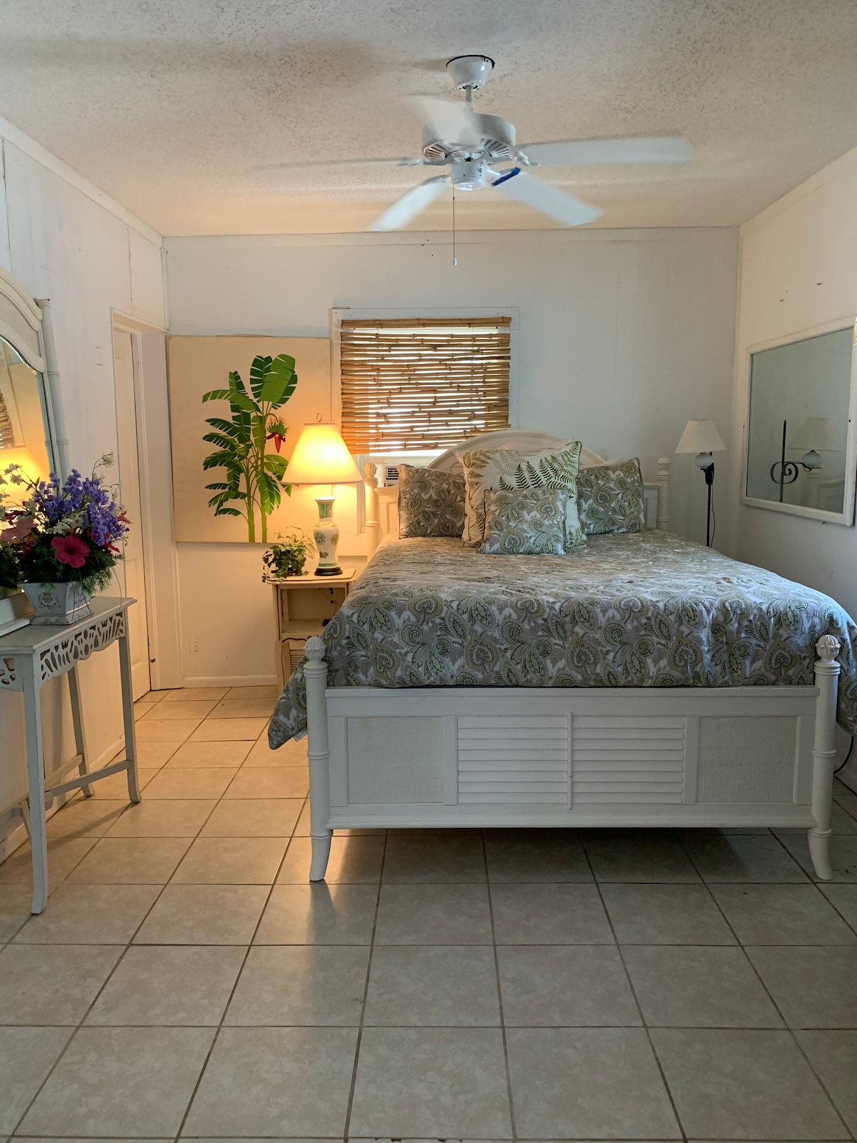 Queensize bed in de voorste slaapkamer

Deelt badkamer van Jack & Jill
