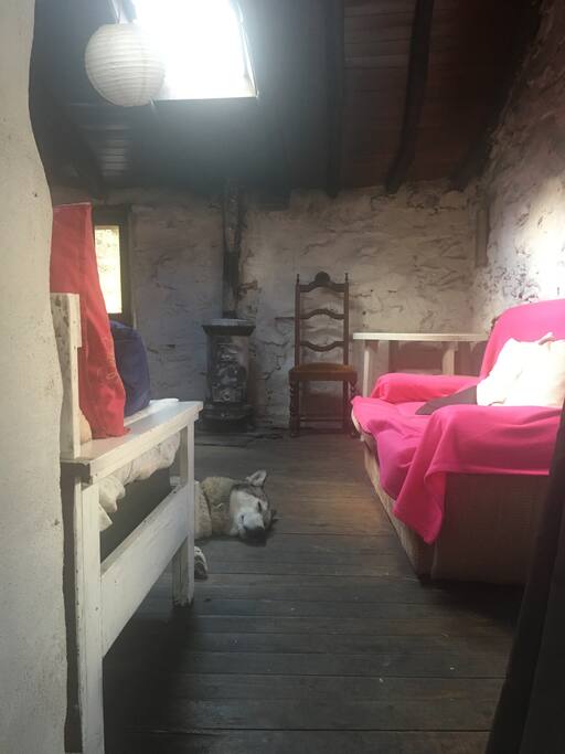 The sitting room, has two sofas, a normal sofa and a bed-sofa, a tv, a table and a wood heater, the wifi networking works, as long you are connected with the Portuguese Vodafone :)