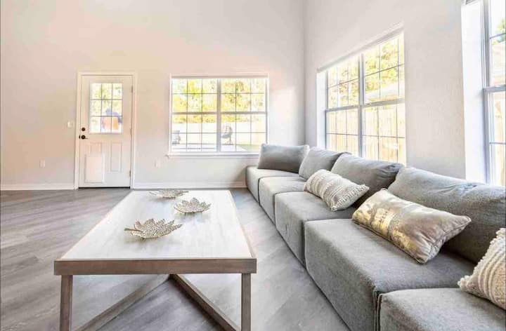 Geniet van elk moment dat je met familie en vrienden doorbrengt. Met zoveel ruimte om te spreiden, kan iedereen zijn perfecte plek vinden om tot rust te komen!