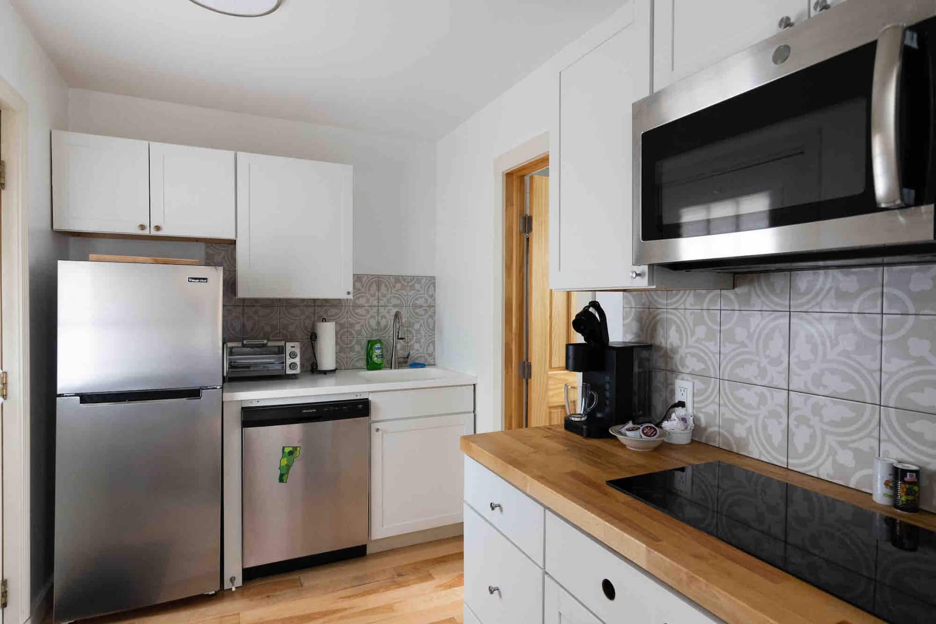 Mini Mod Apartment, Private- Parking