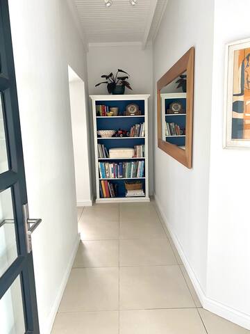 Beautifully sunny family home. gallery image 3