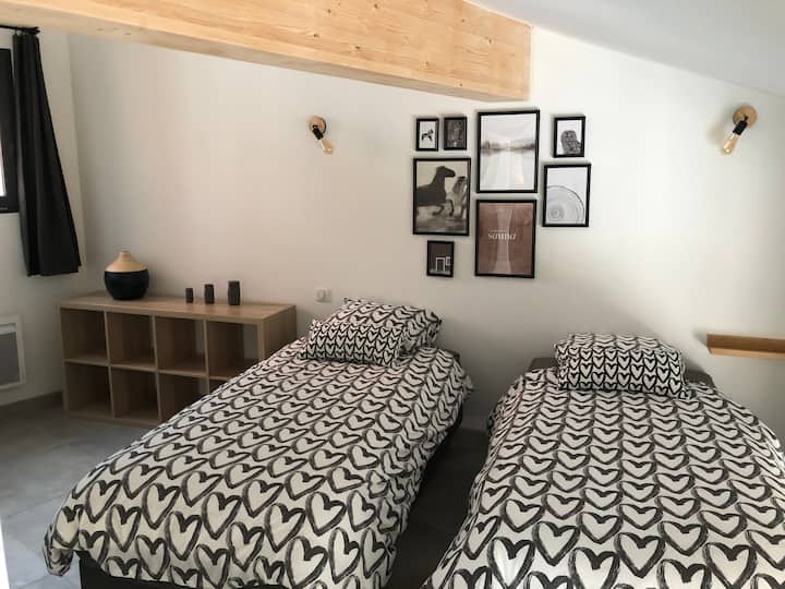 Chumba cha kulala 2 ghorofani na vitanda viwili 90x200cm