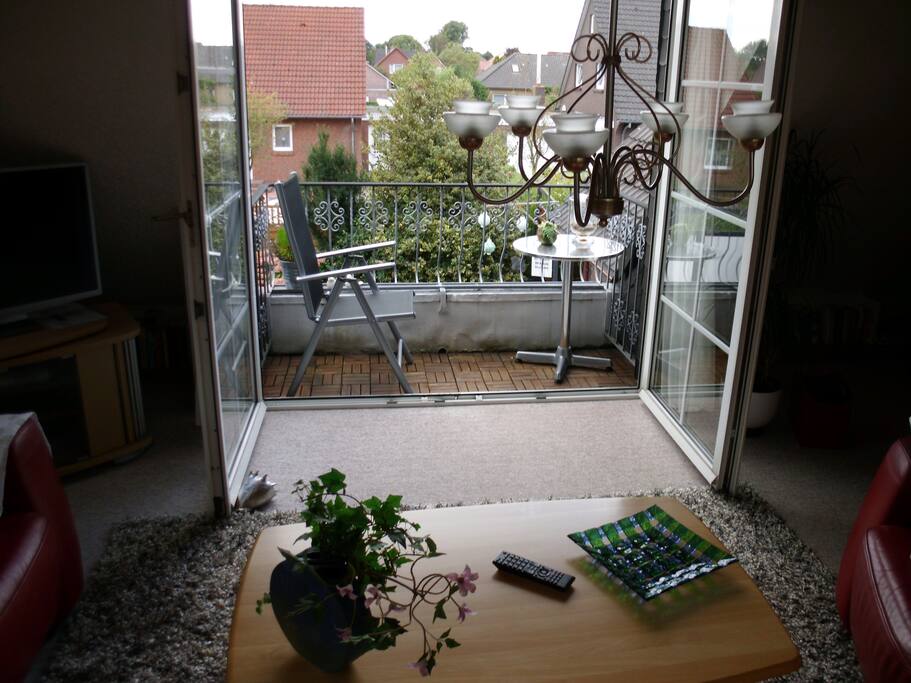 Wohnzimmer mit Balkon
