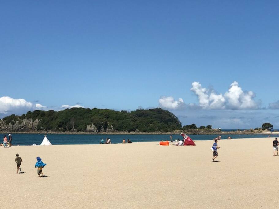Beach 2 minute walk away