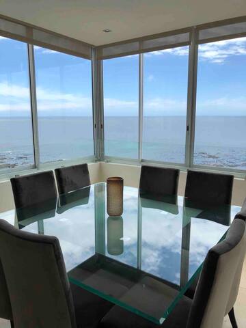 Sea Front Facing Apartment, Sea Point gallery image 2