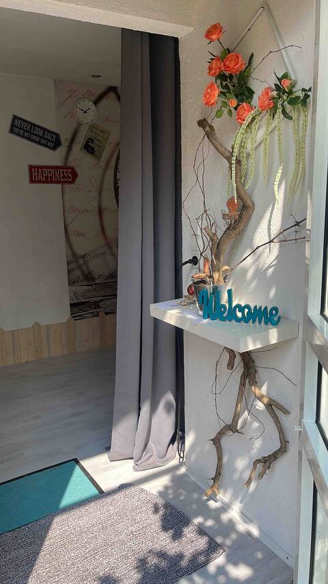 Themes Apartment-Alice in the Wonderful