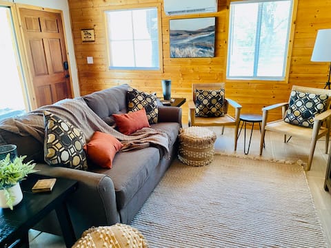 Popular Airbnb listing: Slate Cabin #2 Hot Tub & Pool @Sequoia Nat'l Park in Three Rivers