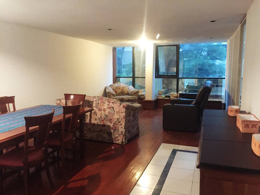 Beautiful dinning and living room !