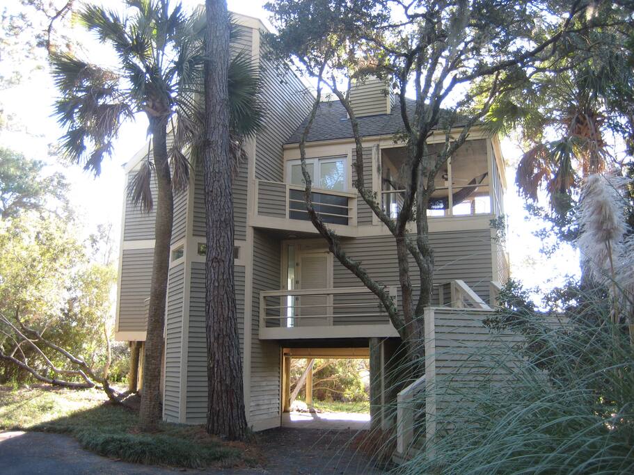 Private tranquil setting nestled amid moss-draped oaks, pines and palmetto trees