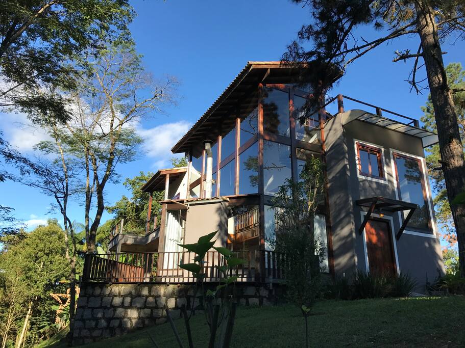 Vista frontal da casa