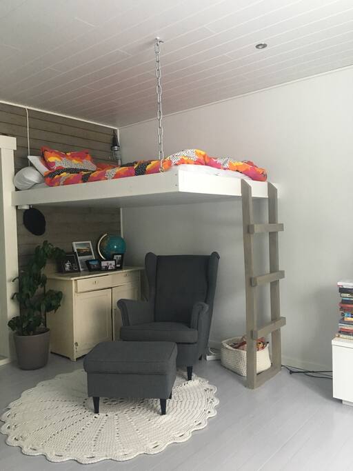 The double bed is made near to the seiling. This gives a lot of more space. Reading corner underneath.
