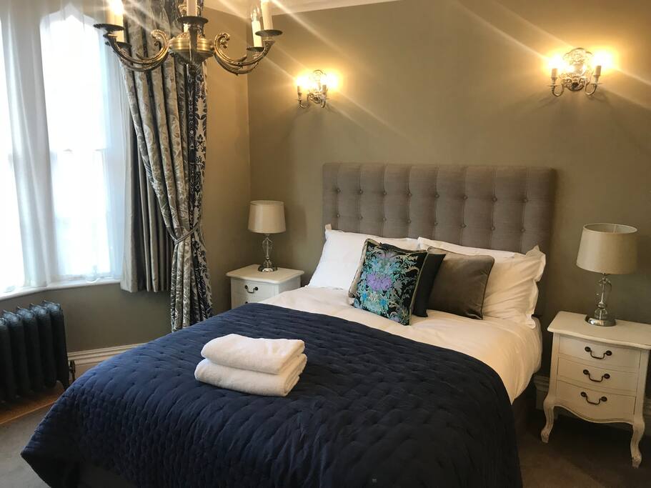 Double bedroom with ensuite and views of the castle gates