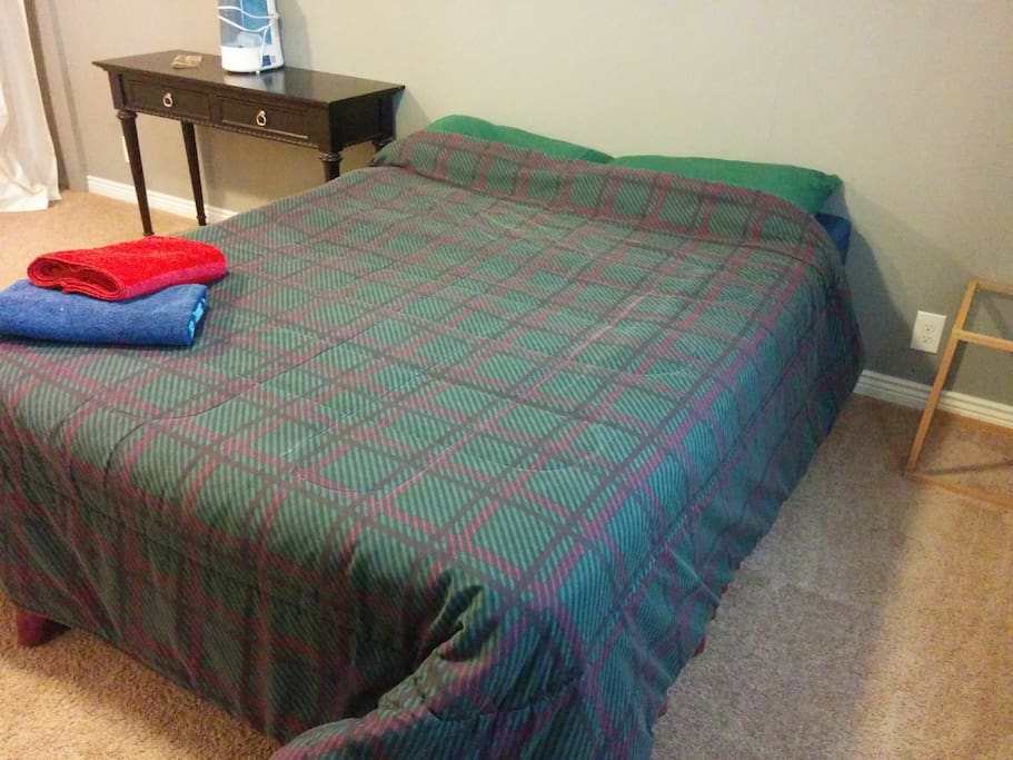 Queen bed, two side tables.