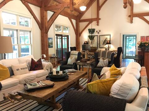Luxe Mountain Escape near Lonesome Valley!