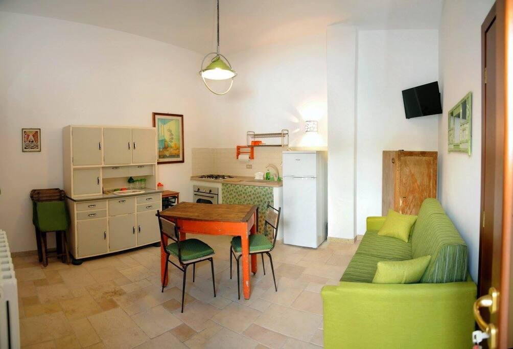 casa verde, soggiorno con divano letto