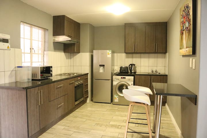 Modern Retreat close to an International Airport!