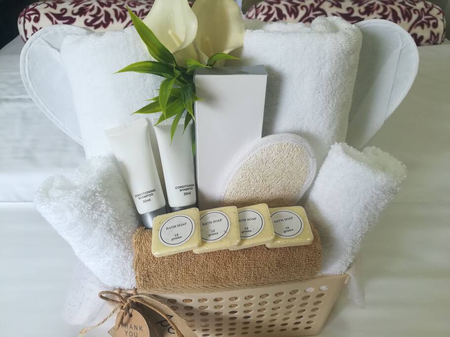 Our Guest's Welcome Basket
consists of:
2 Bath towels
2 Face Towels
2 Indoor Slippers
Toothbrush and toothpaste
Shampoo and Conditioner
Oatmeal Soaps
Loofah