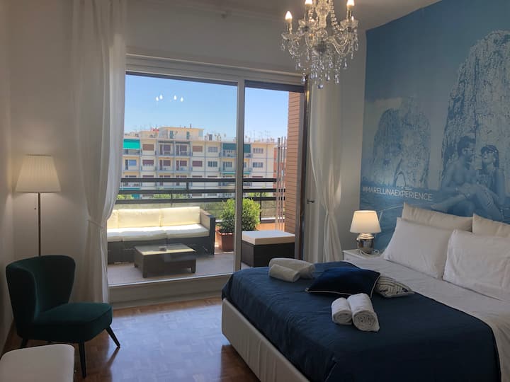 Chumba cha pili na mtaro wa kibinafsi wa bahari.