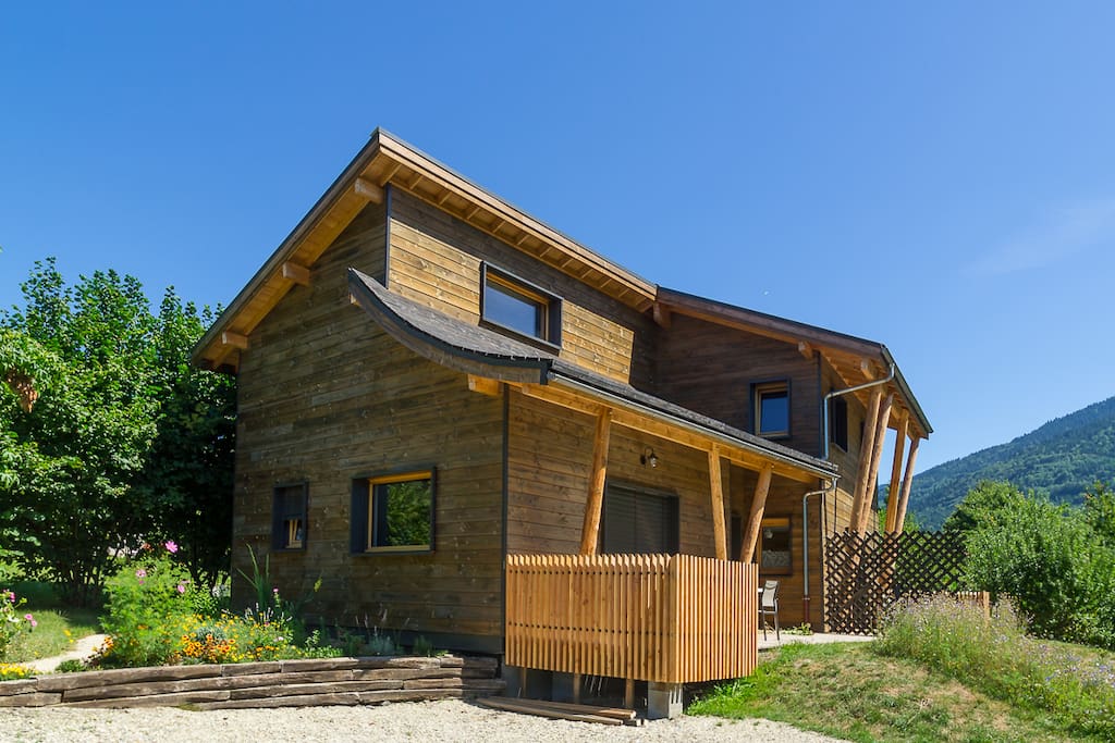 Maison composée de 2 logements indépendants avec chacun sa terrasse