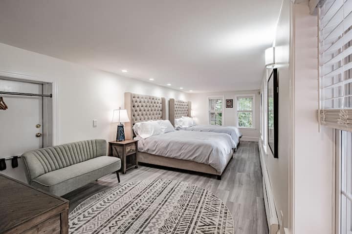 Ground floor bedroom with 2 queen beds.