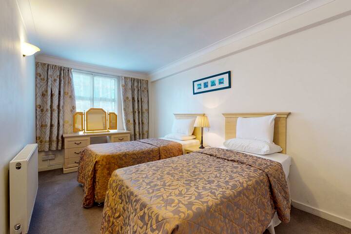 Luxury Serviced Apartment, Staffed Reception, Two gallery image 2