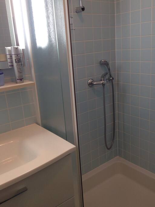 Bathroom with floor heating
Badezimmer mit Fußboden Heizung