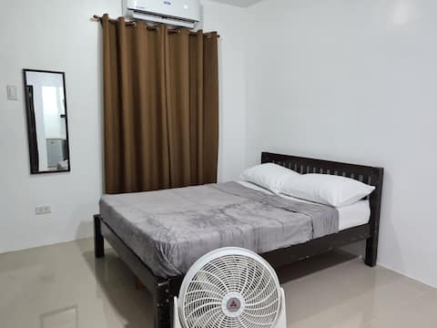 1 BR w/ free parking @ Residencia Regina - Netflix