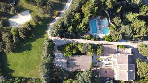 Beautiful area 45 beds pools near Avignon