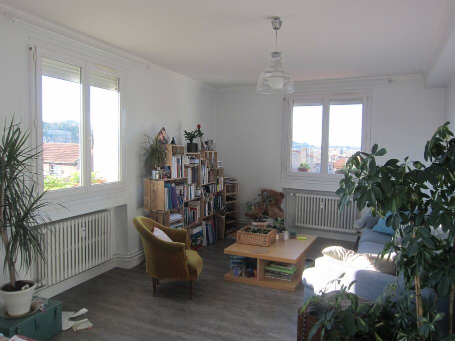 Situé au 6eme étage, toujours très lumineux