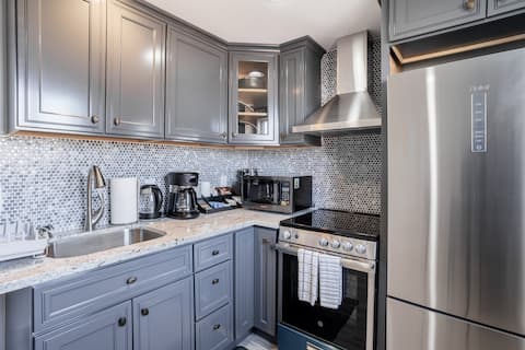 Sparkling Clean Private Luxury Suite Near SF/SFO