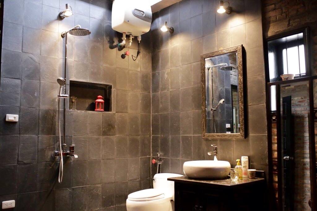 The bathroom in the master-bedroom.